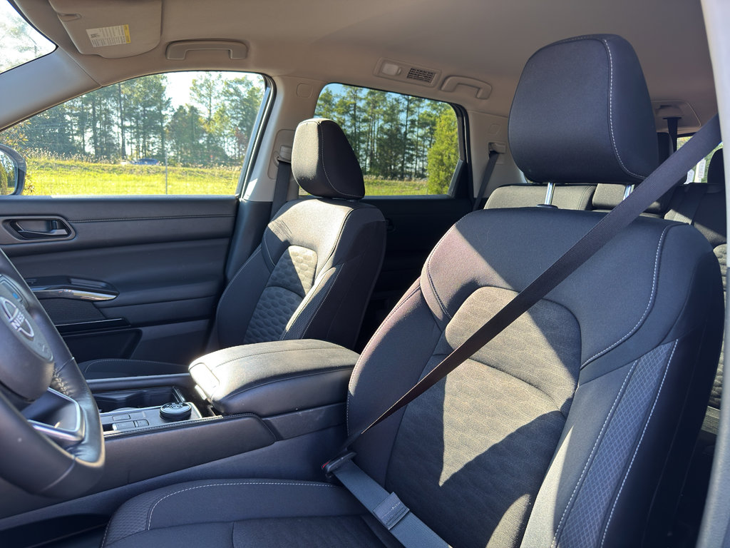 Used 2025 Nissan Pathfinder SV image 26