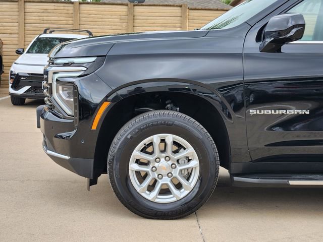 Used 2025 Chevrolet Suburban LS RWD image 15