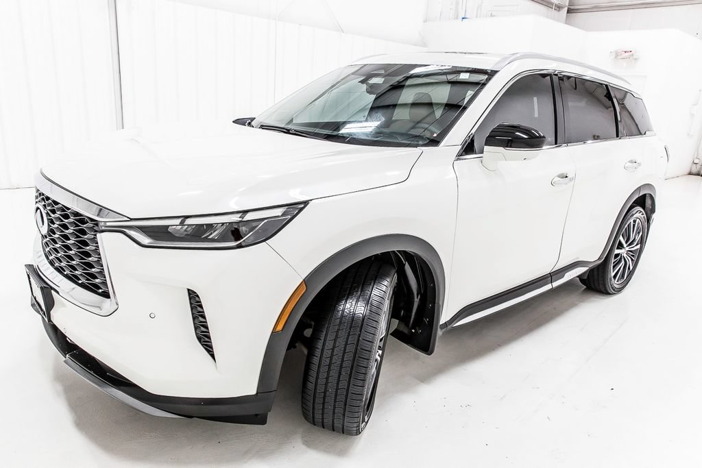 Used 2023 INFINITI QX60 Sensory w/ Vision Package AWD/4WD image 2
