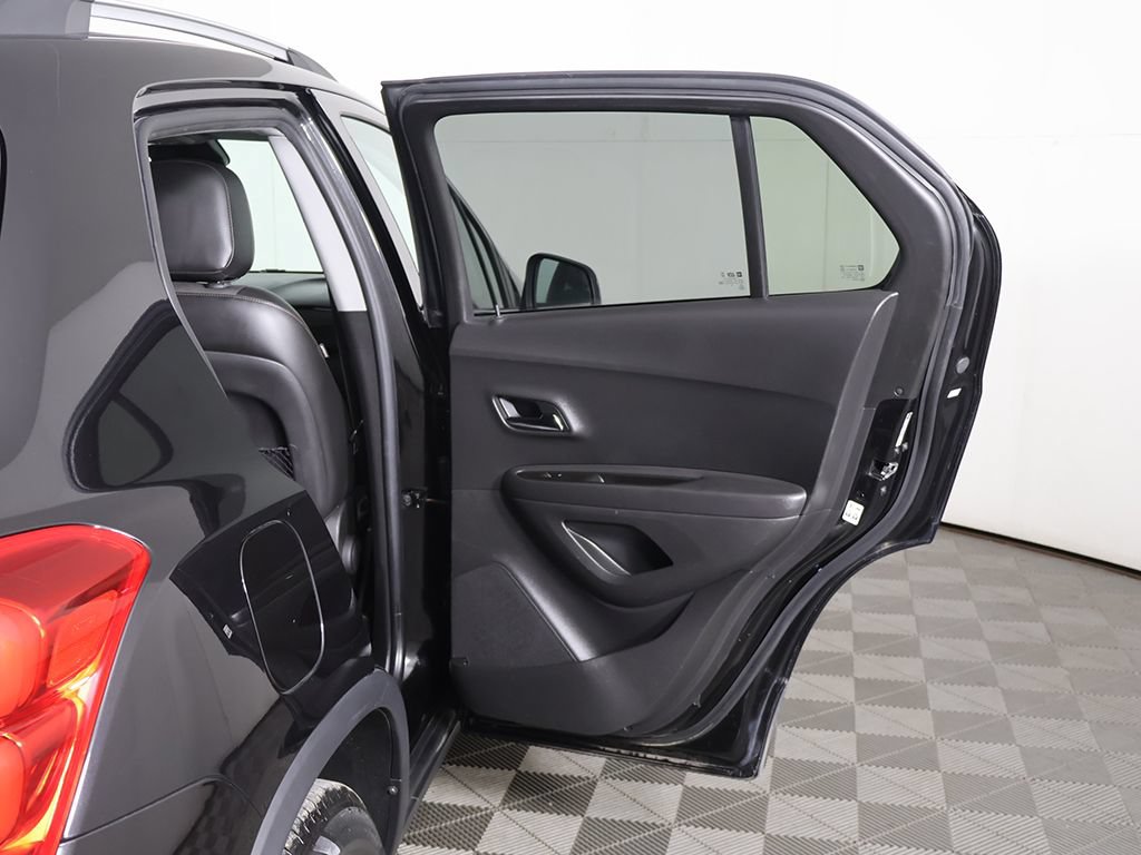 Used 2020 Chevrolet Trax LT w/ LT Convenience Package FWD image 18