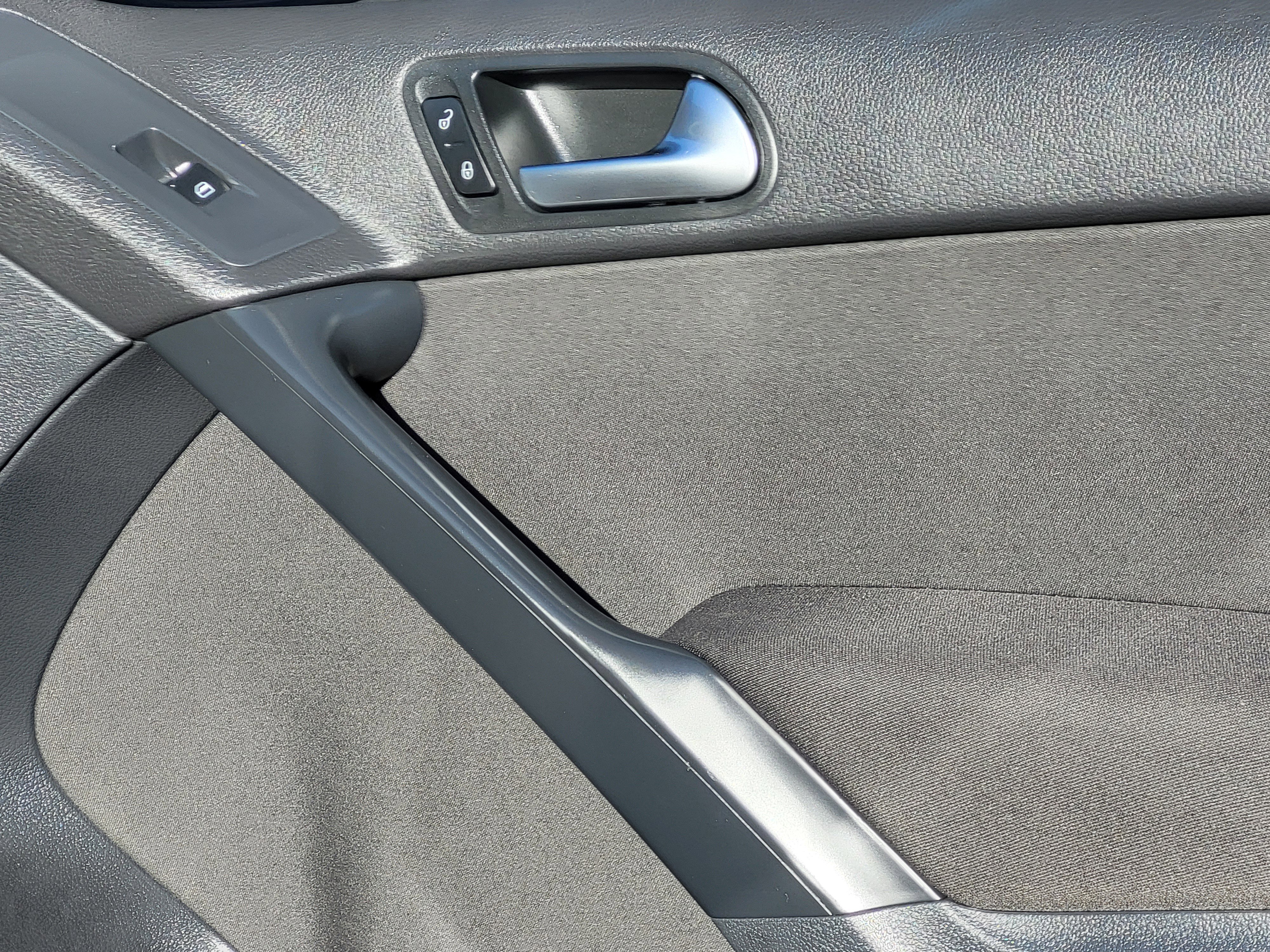 Used 2018 Volkswagen Tiguan Limited image 15