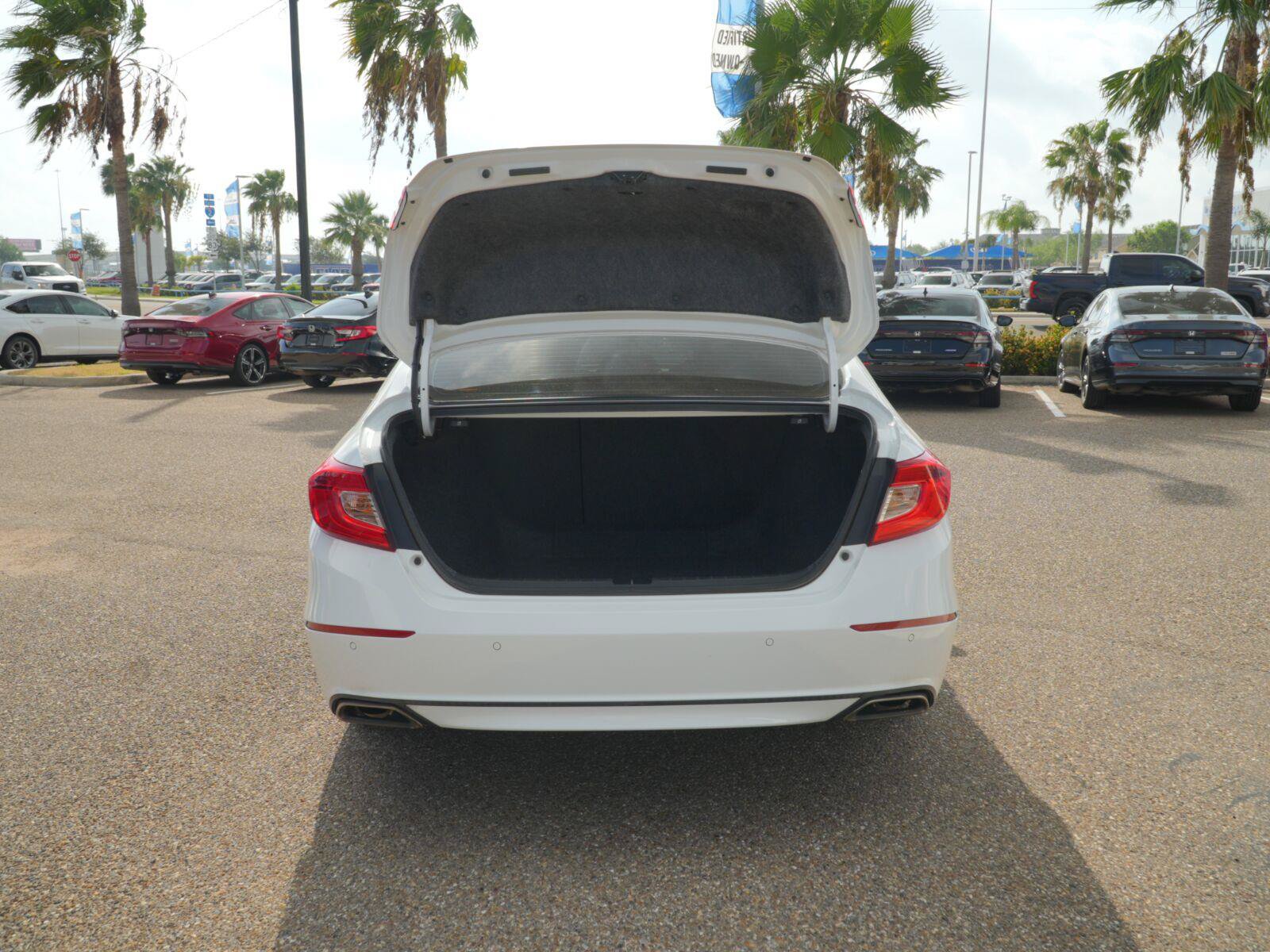 Used 2019 Honda Accord Touring image 12