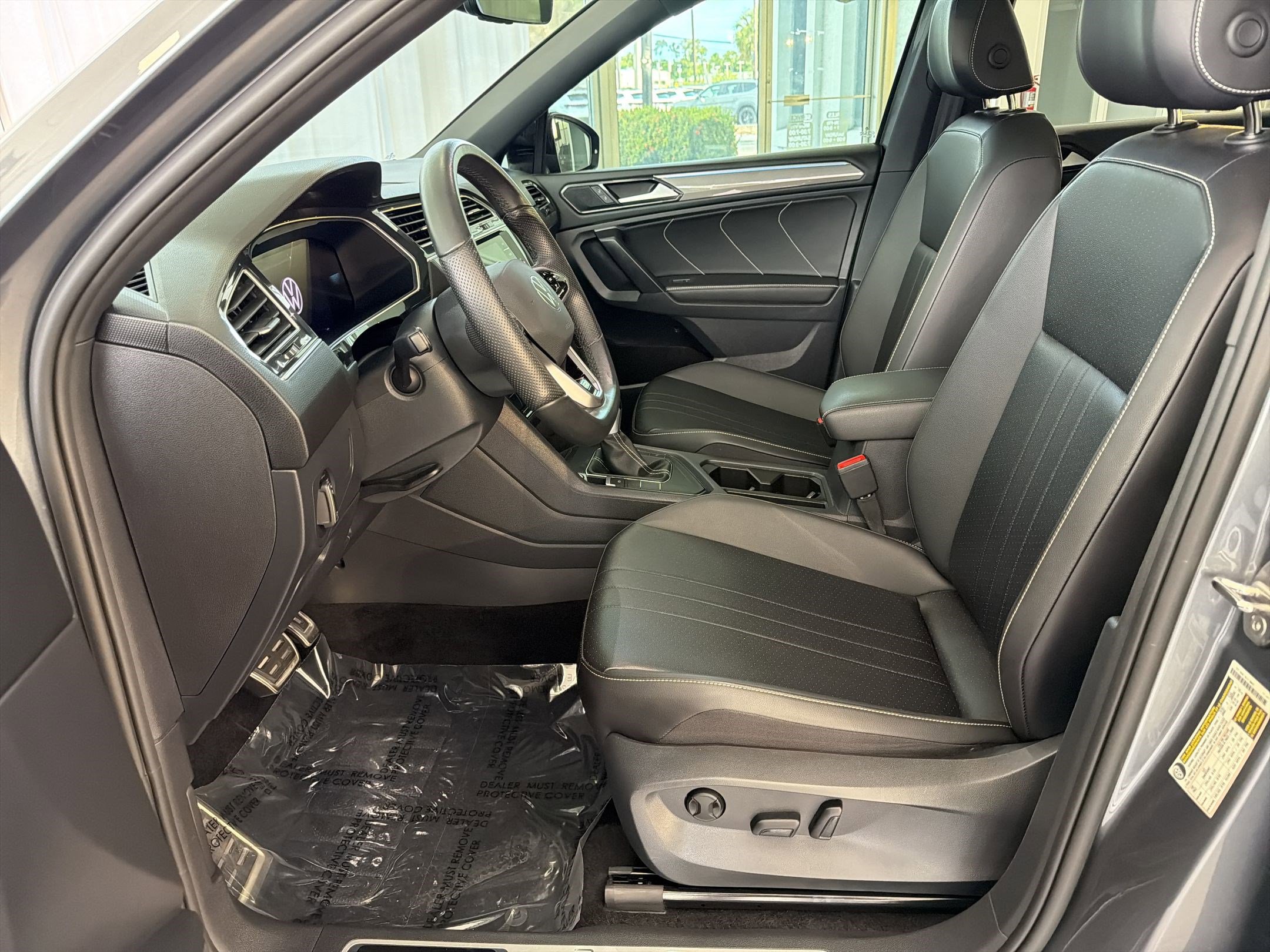 Used 2024 Volkswagen Tiguan SE R-Line FWD image 5