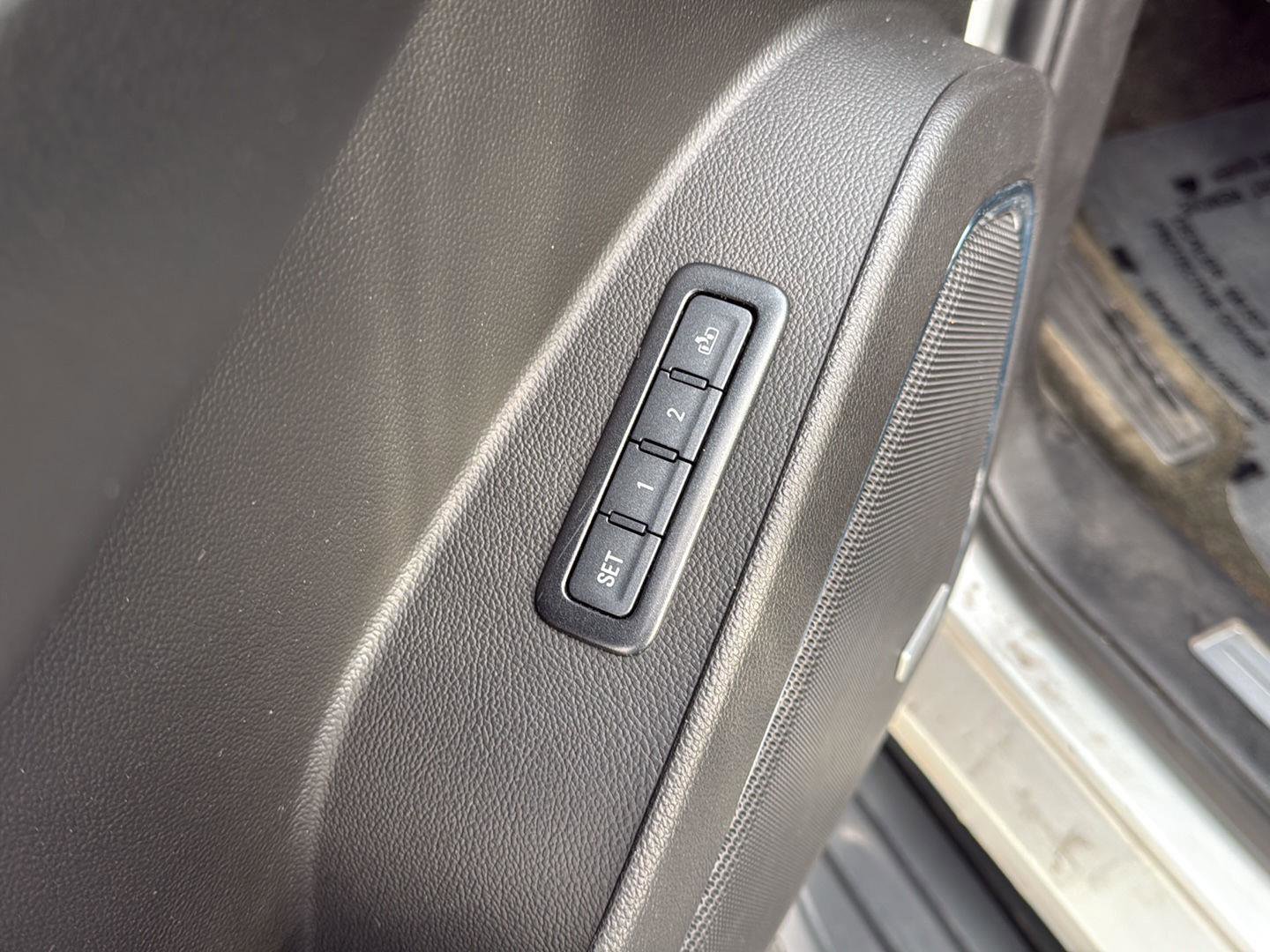 Used 2018 Chevrolet Tahoe LT AWD/4WD image 17