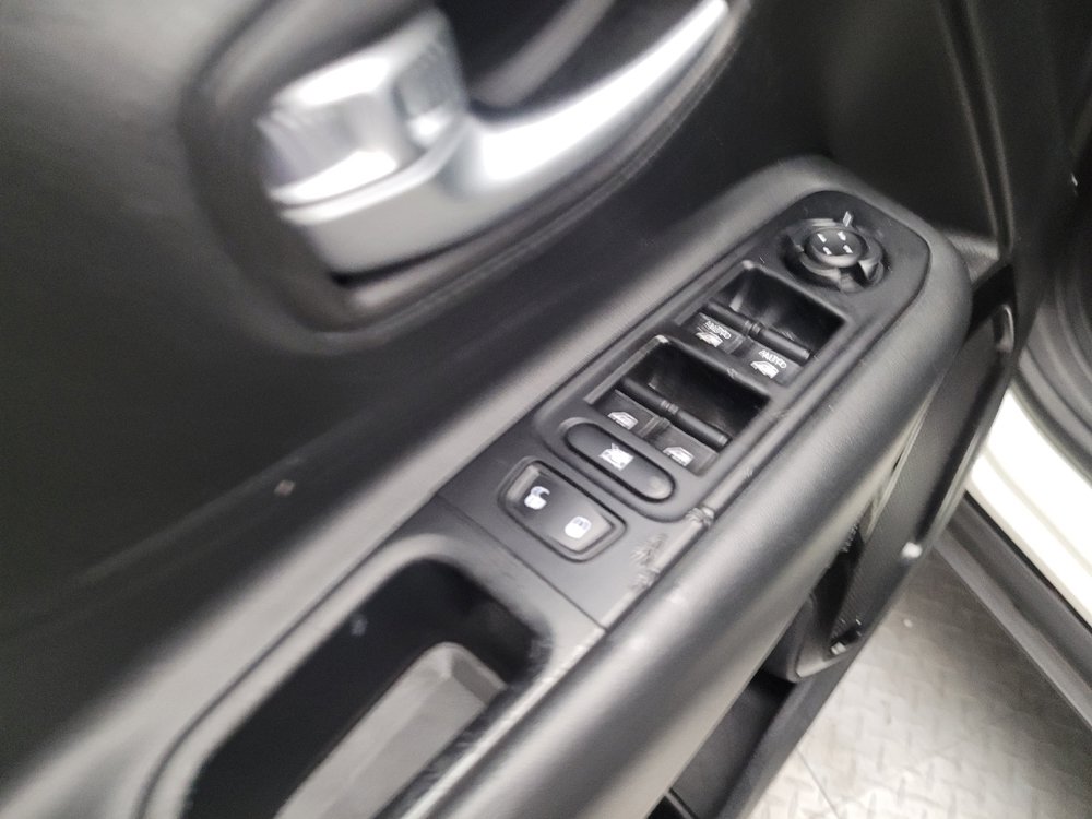 Used 2020 Jeep Renegade Altitude FWD image 27