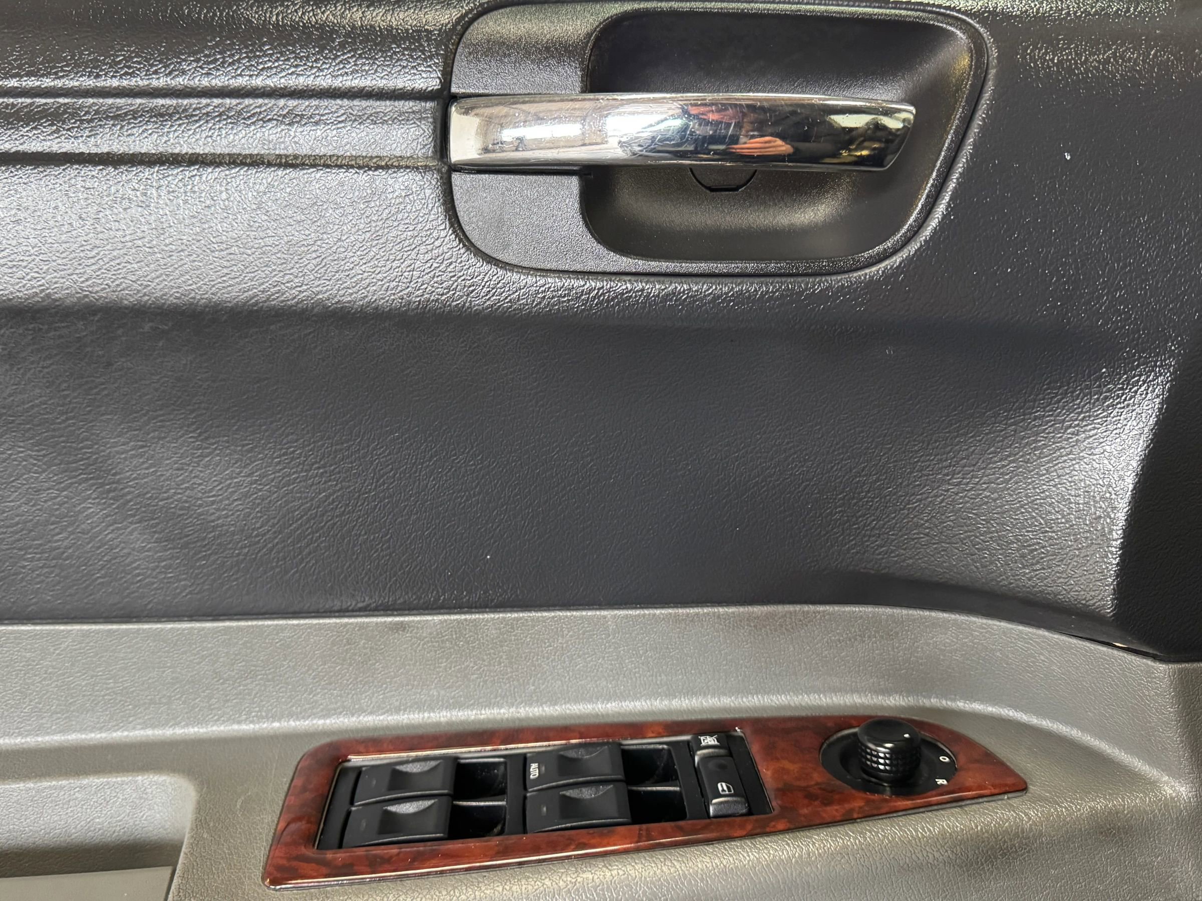 Used 2005 Chrysler 300 RWD image 13