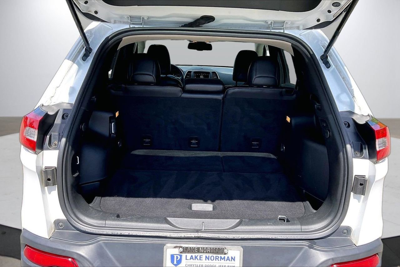 Used 2017 Jeep Cherokee Limited AWD/4WD image 26