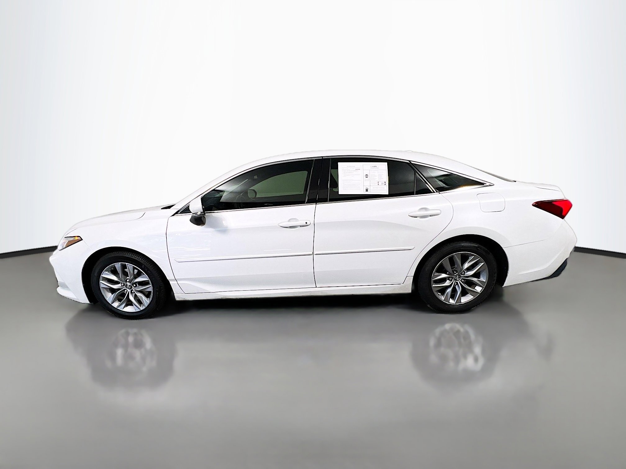 Used 2019 Toyota Avalon XLE FWD image 9