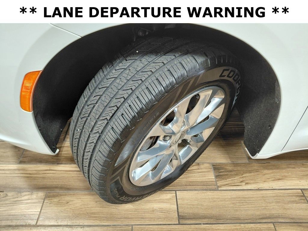 Certified 2021 Chrysler Pacifica Touring-L image 21