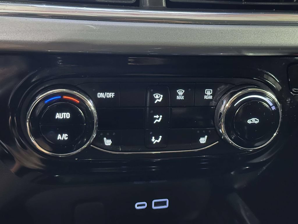 Used 2024 Chevrolet Trax LT w/ Driver Confidence Package FWD image 21