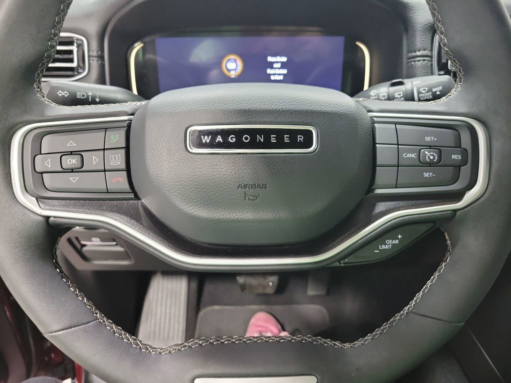 Used 2023 Jeep Wagoneer 4WD image 5