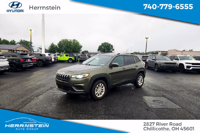 Used 2021 Jeep Cherokee Latitude w/ Mopar Interior Package AWD/4WD image 3