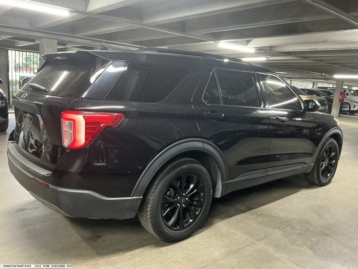 Used 2022 Ford Explorer XLT w/ Equipment Group 202A RWD image 6