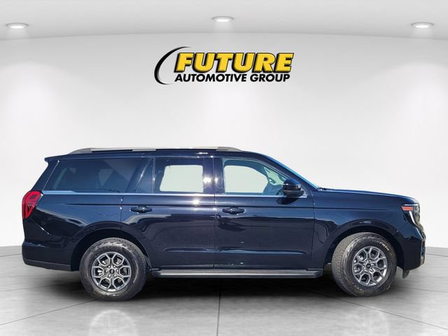 Used 2025 Ford Expedition Active AWD/4WD image 3