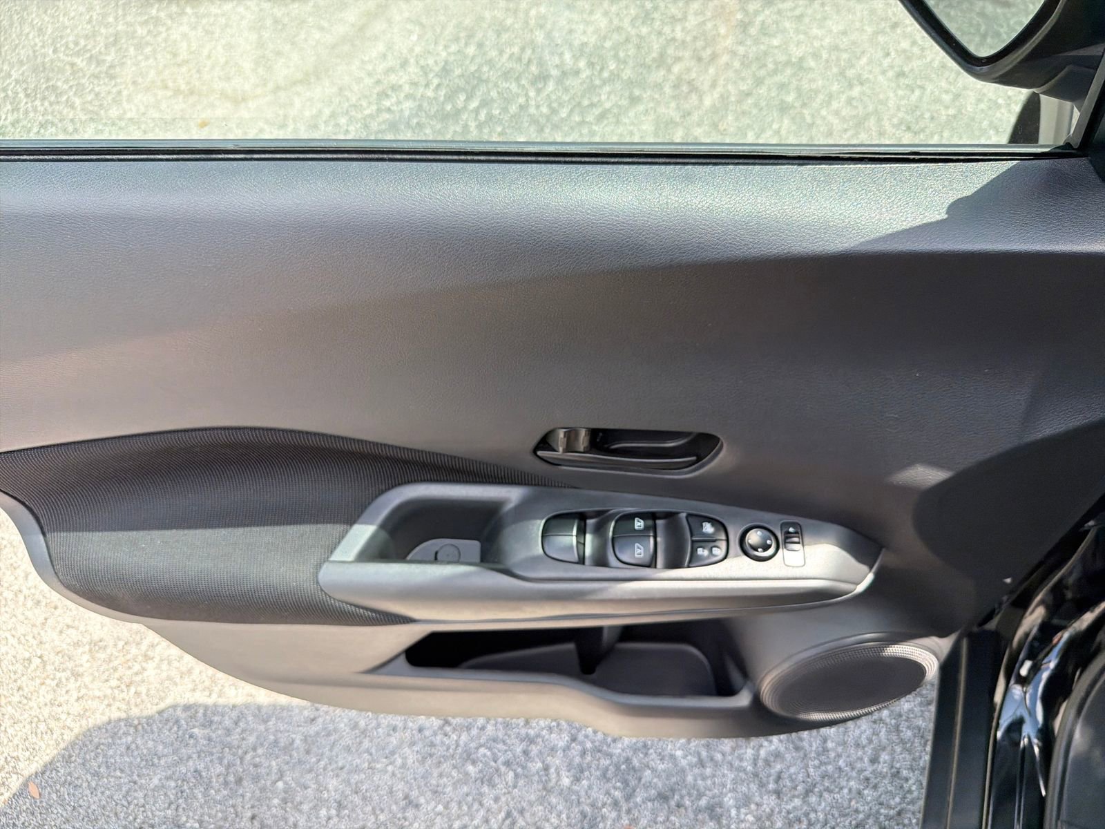 Certified 2021 Nissan Kicks S FWD image 17
