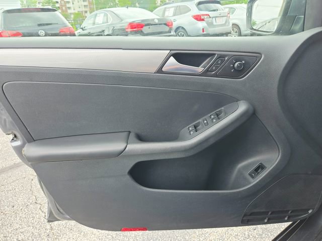 Used 2017 Volkswagen Jetta SE FWD image 32