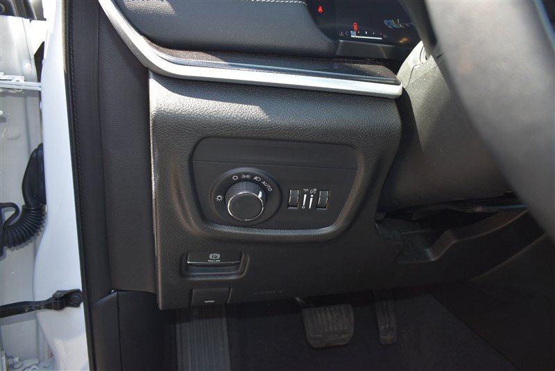 Used 2023 Jeep Grand Cherokee Altitude AWD/4WD image 13
