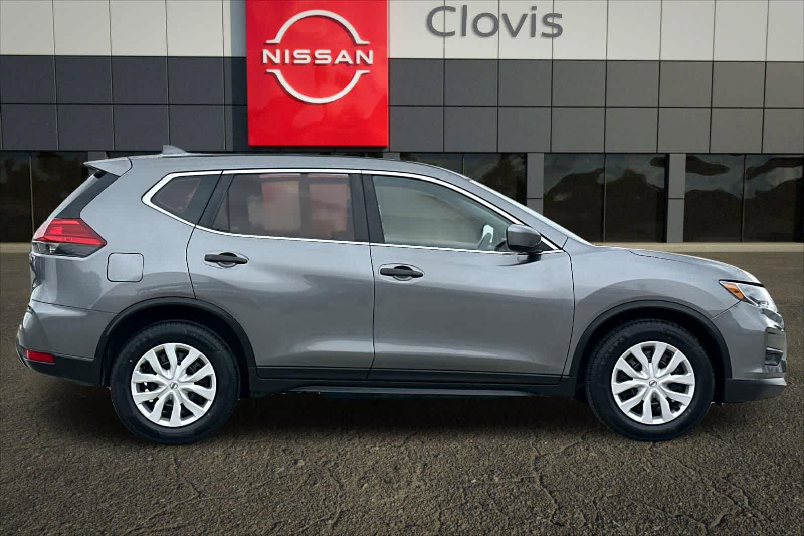 Used 2017 Nissan Rogue S FWD image 9