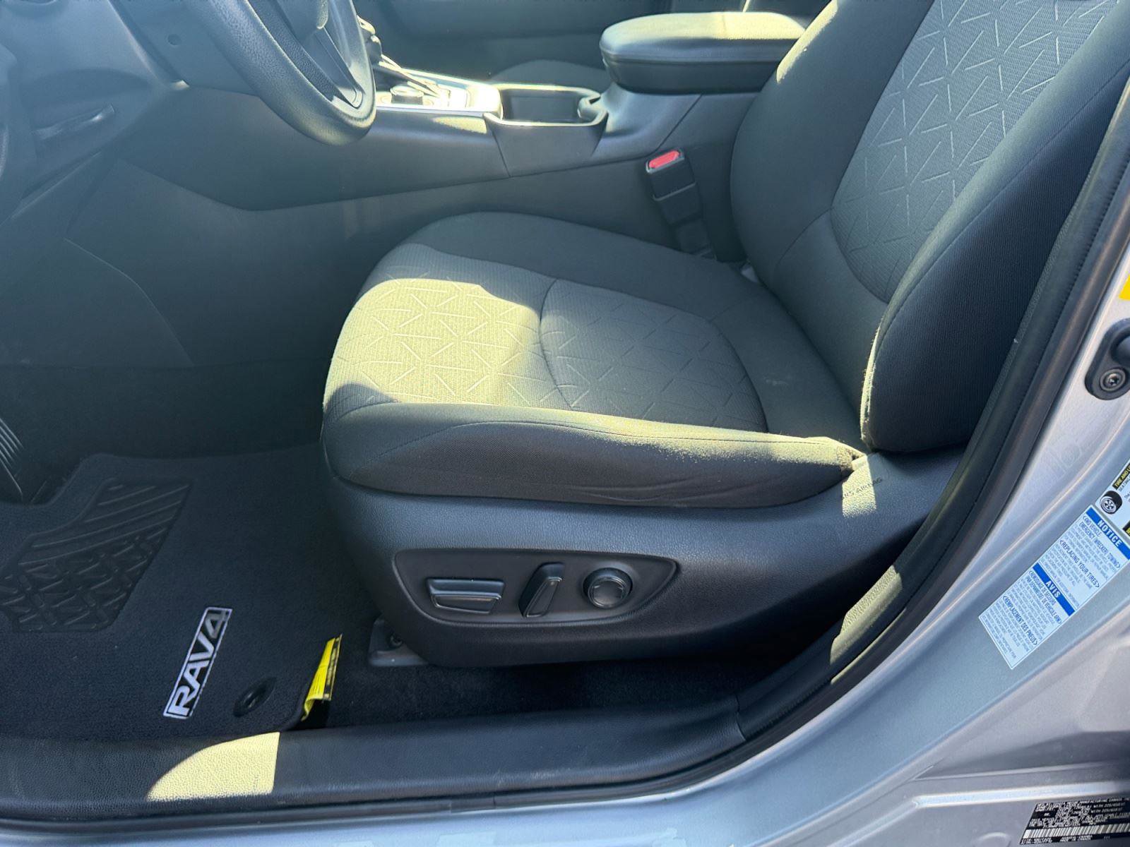 Used 2020 Toyota RAV4 XLE w/ Convenience Package AWD/4WD image 25