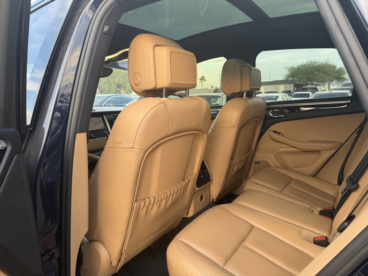 Used 2017 Porsche Macan image 28