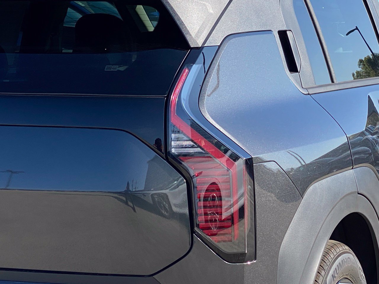 New 2027 Kia EV3 Wind FWD image 4