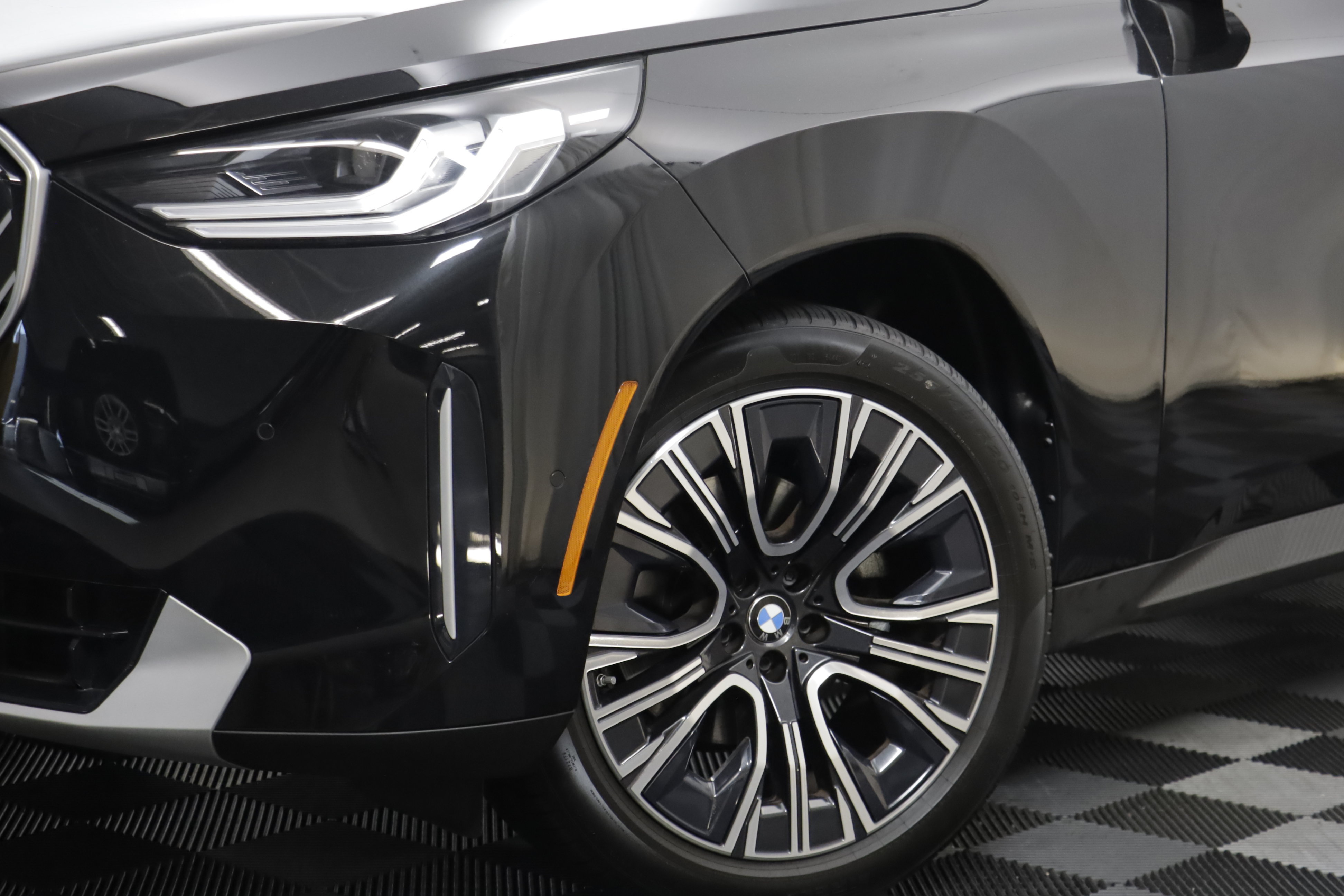 Used 2025 BMW X3 xDrive30i w/ Convenience Package AWD/4WD image 3