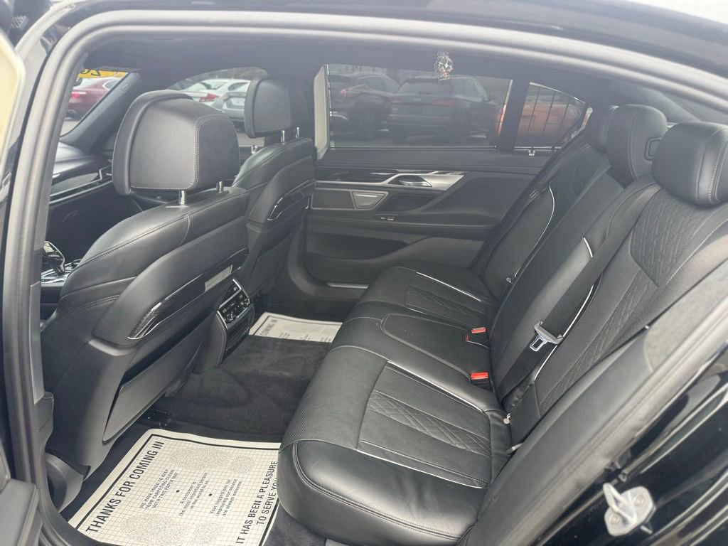 Used 2018 BMW 750i xDrive image 34