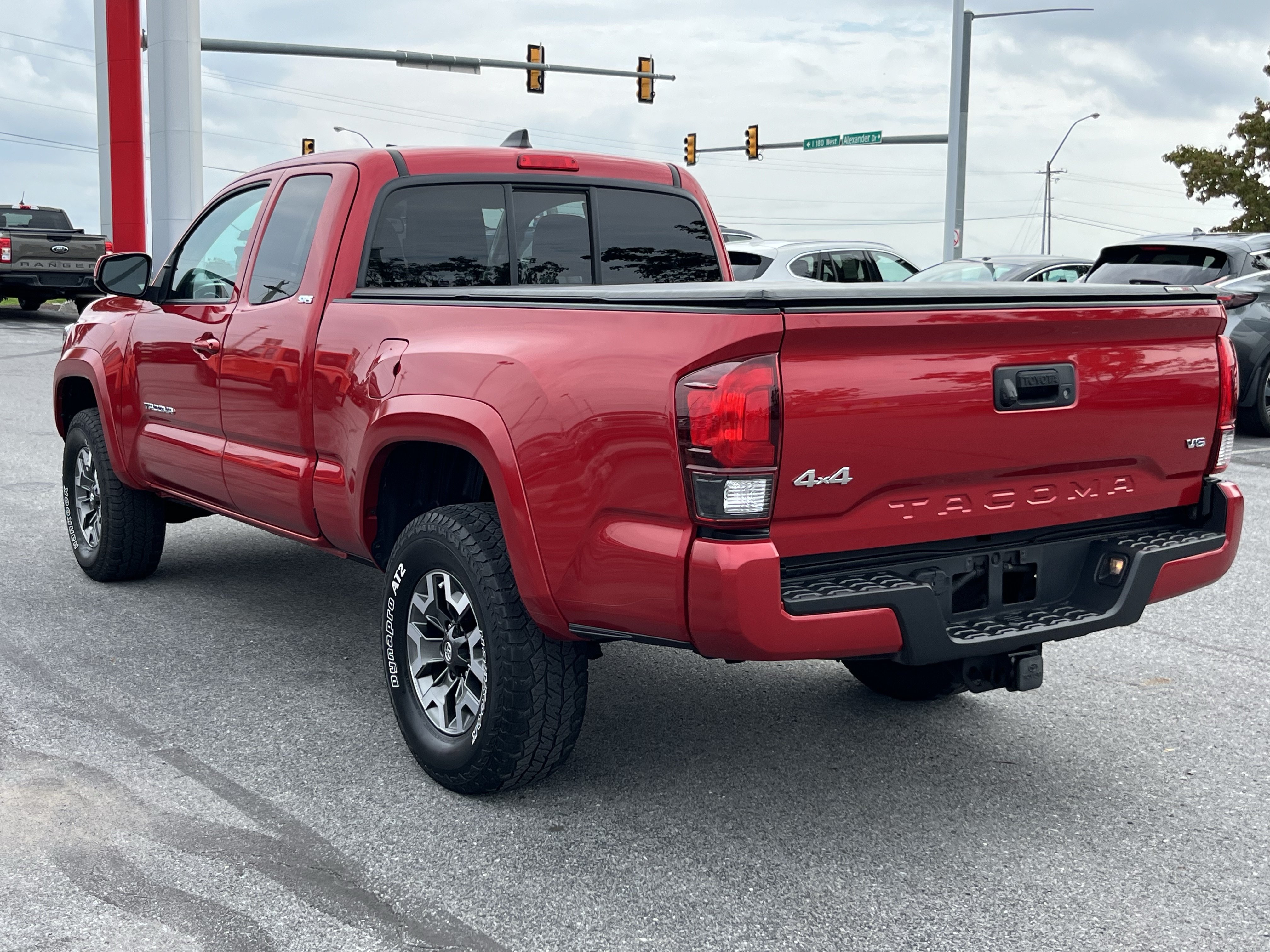 Used 2022 Toyota Tacoma SR5 AWD/4WD image 8