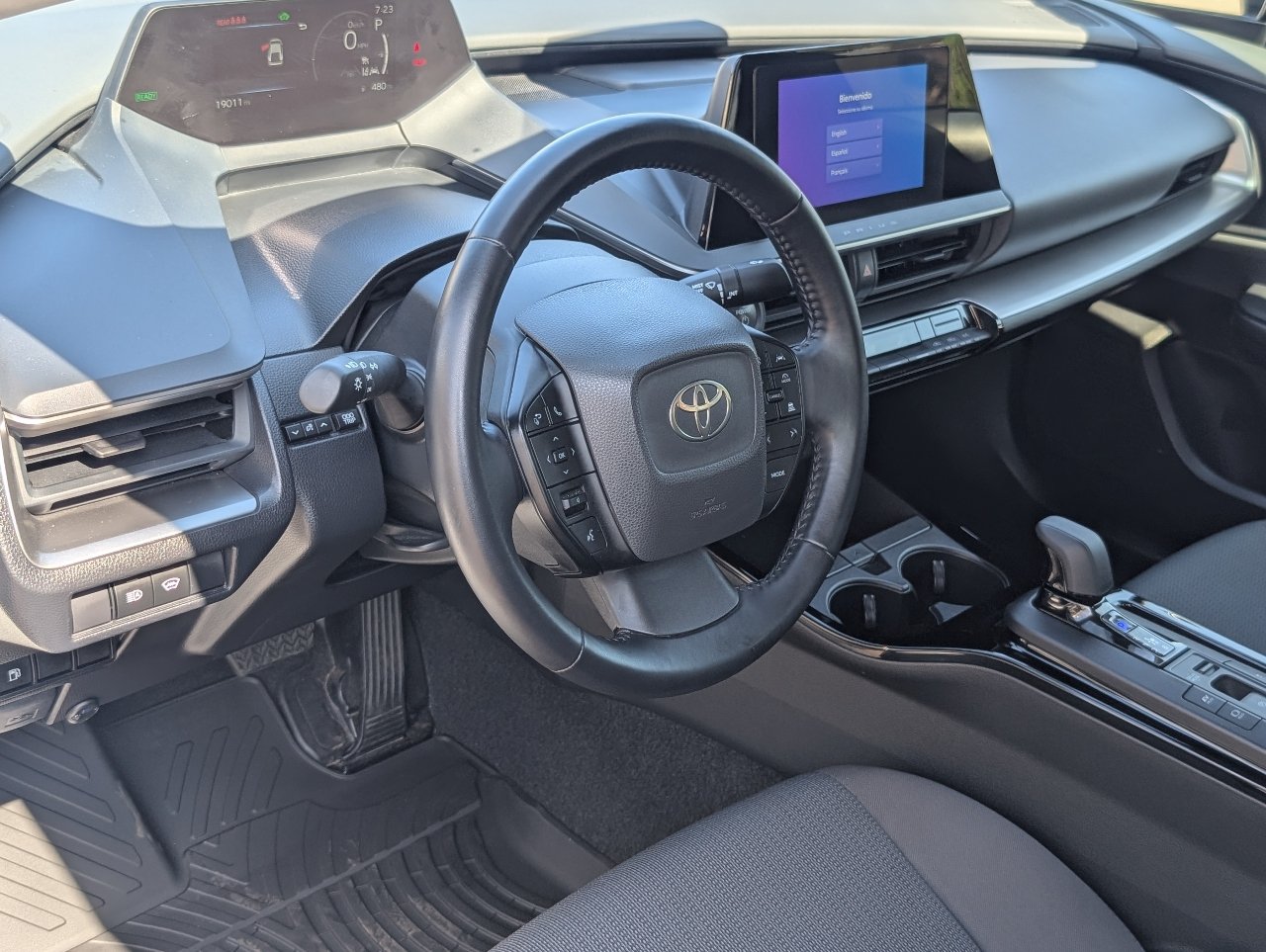 Used 2025 Toyota Prius LE FWD image 14