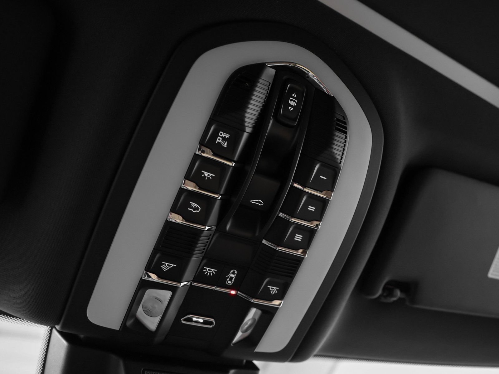 Certified 2026 Porsche Macan AWD/4WD image 34