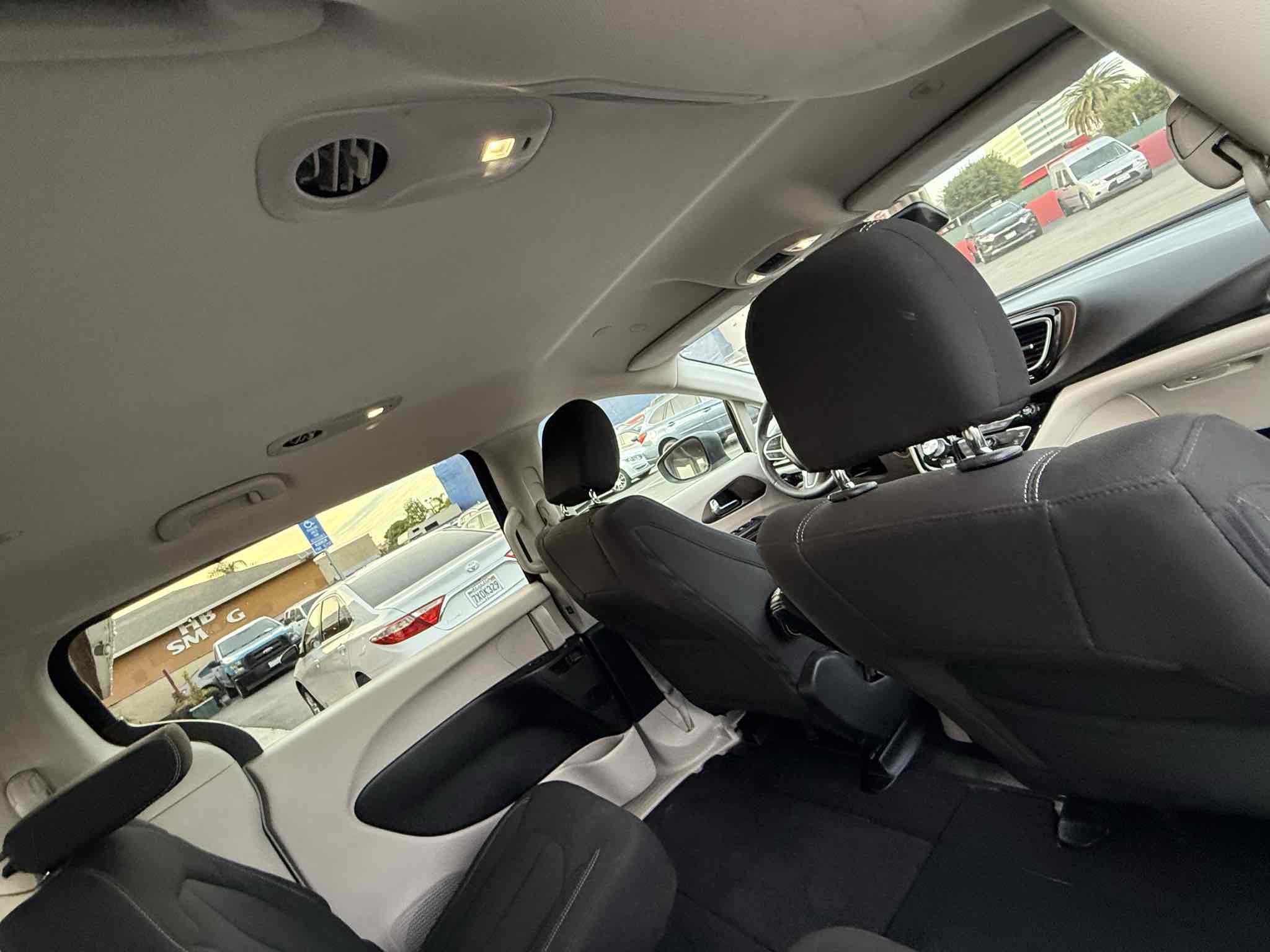 Used 2023 Chrysler Voyager LX image 25