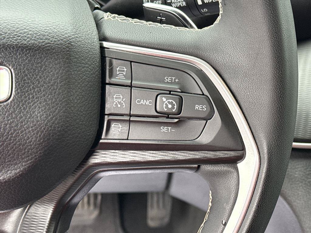 Used 2023 Jeep Grand Cherokee L Laredo AWD/4WD image 17