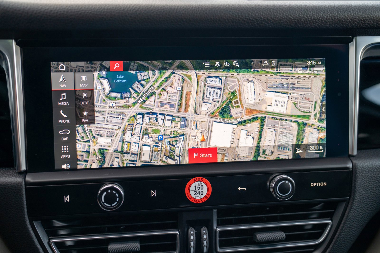 Certified 2025 Porsche Macan image 17