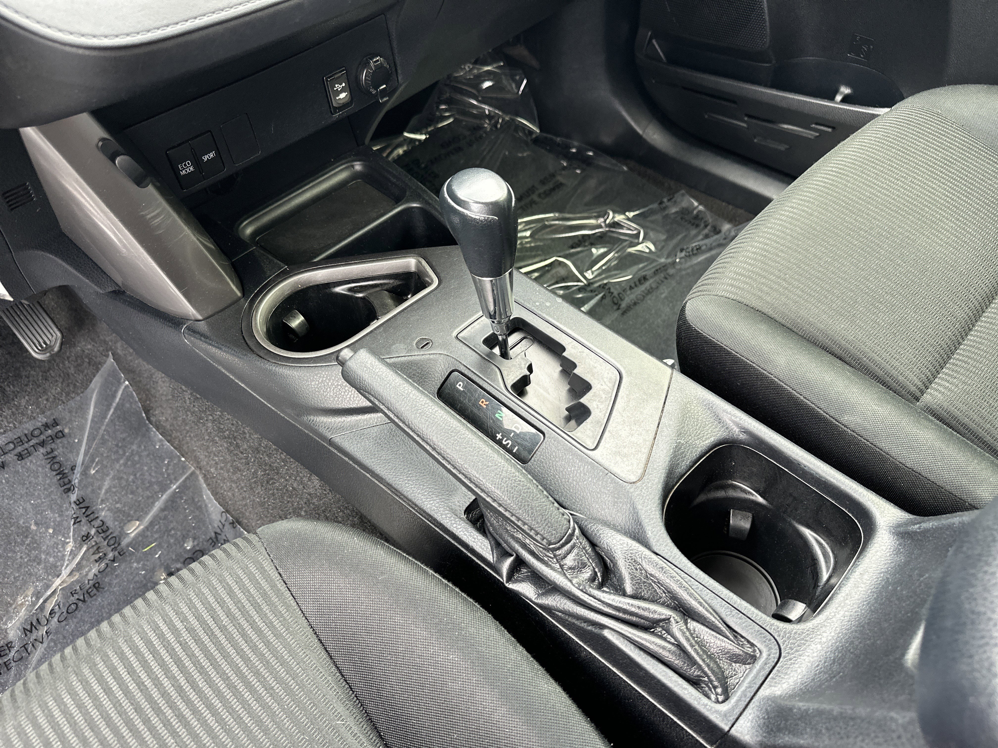 Used 2018 Toyota RAV4 LE FWD image 26