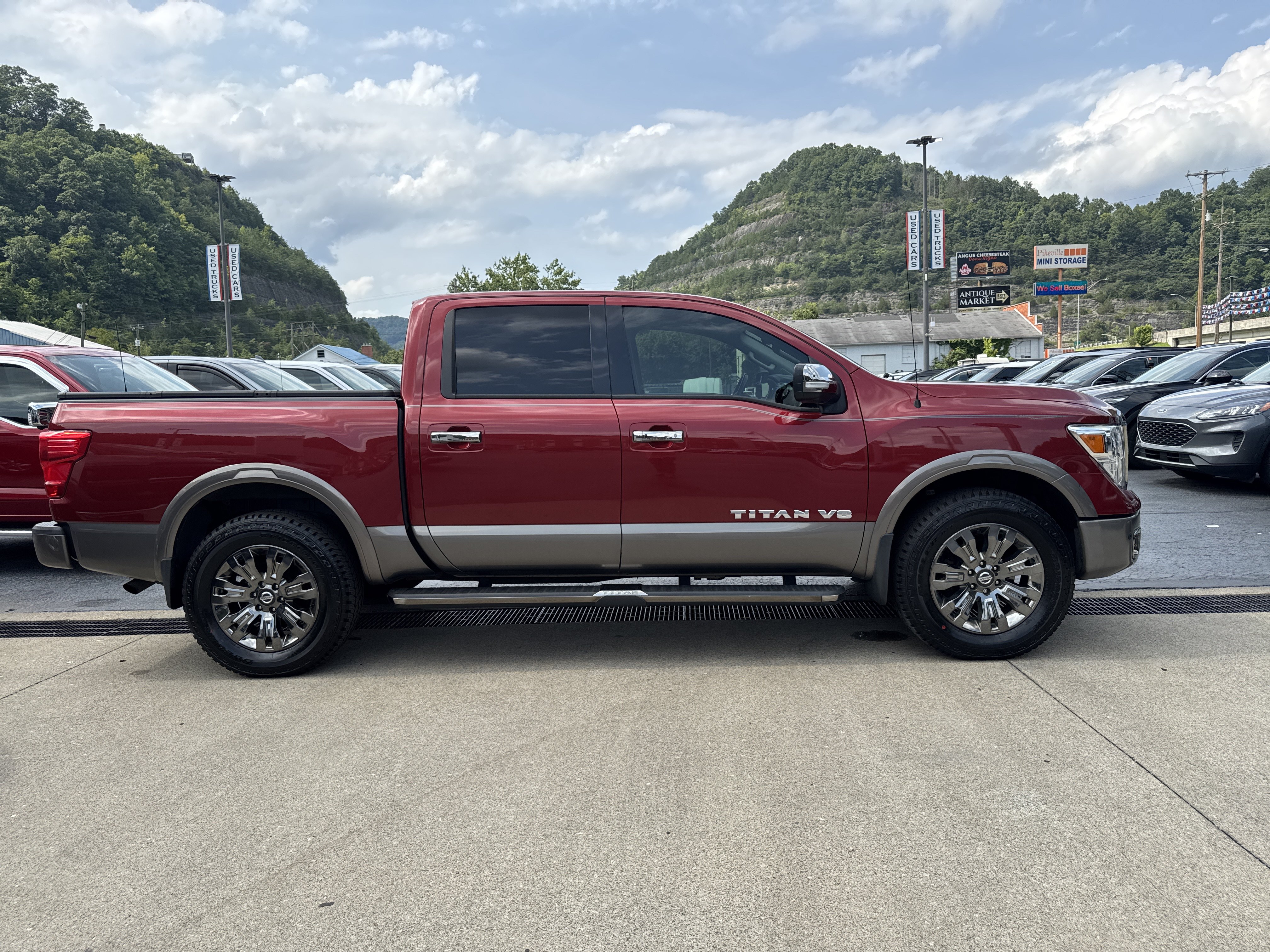 Used 2018 Nissan Titan Platinum Reserve w/ Platinum Utility Package AWD/4WD image 9