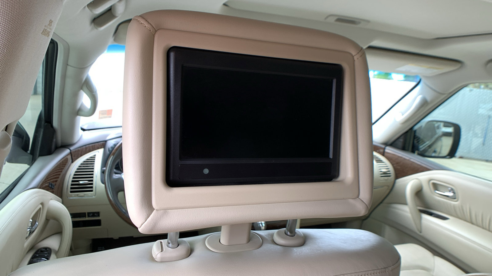 Used 2017 INFINITI QX80 4WD w/ Driver Assistance Package image 23