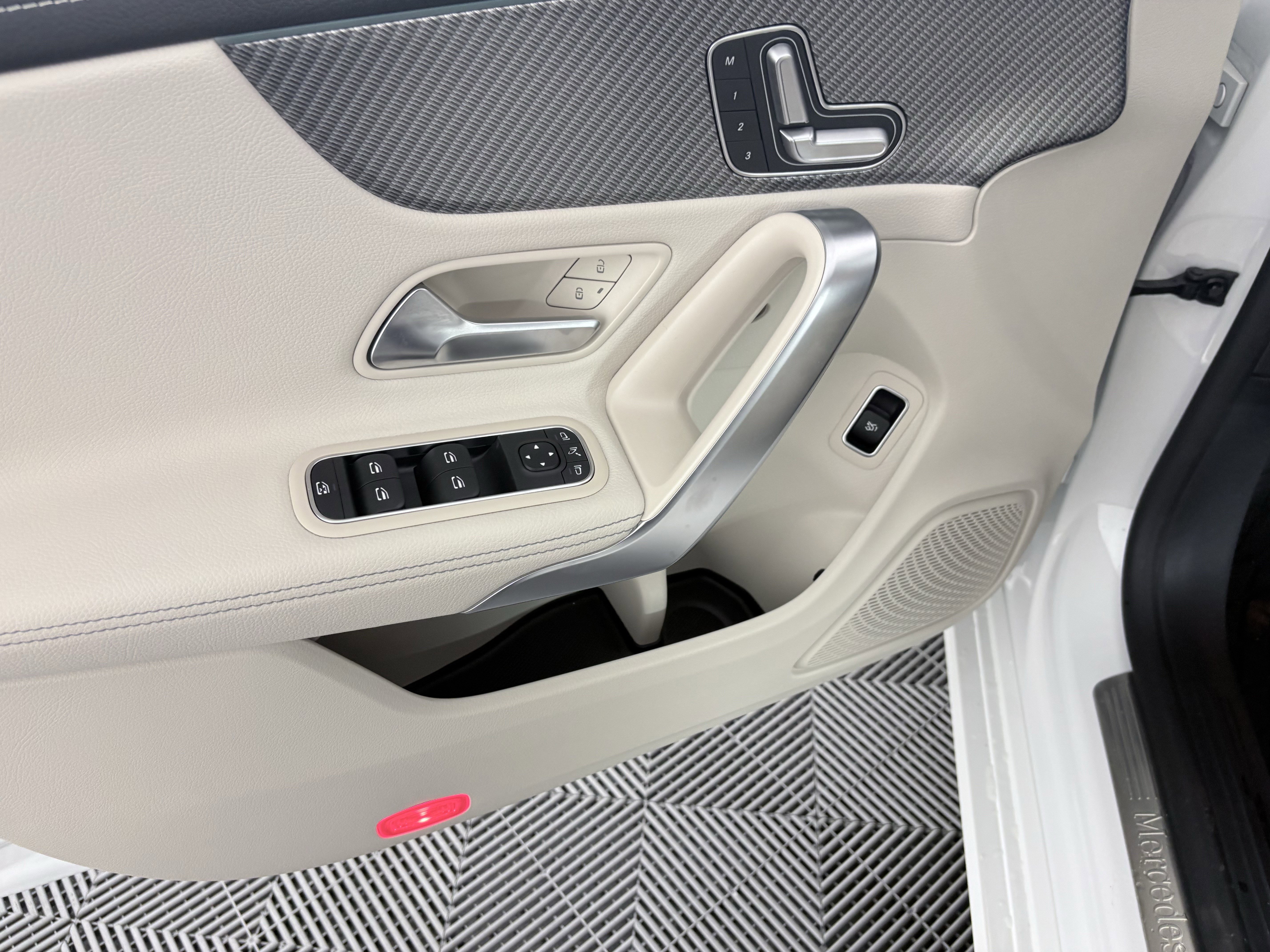 Used 2025 Mercedes-Benz CLA 250 4MATIC image 15