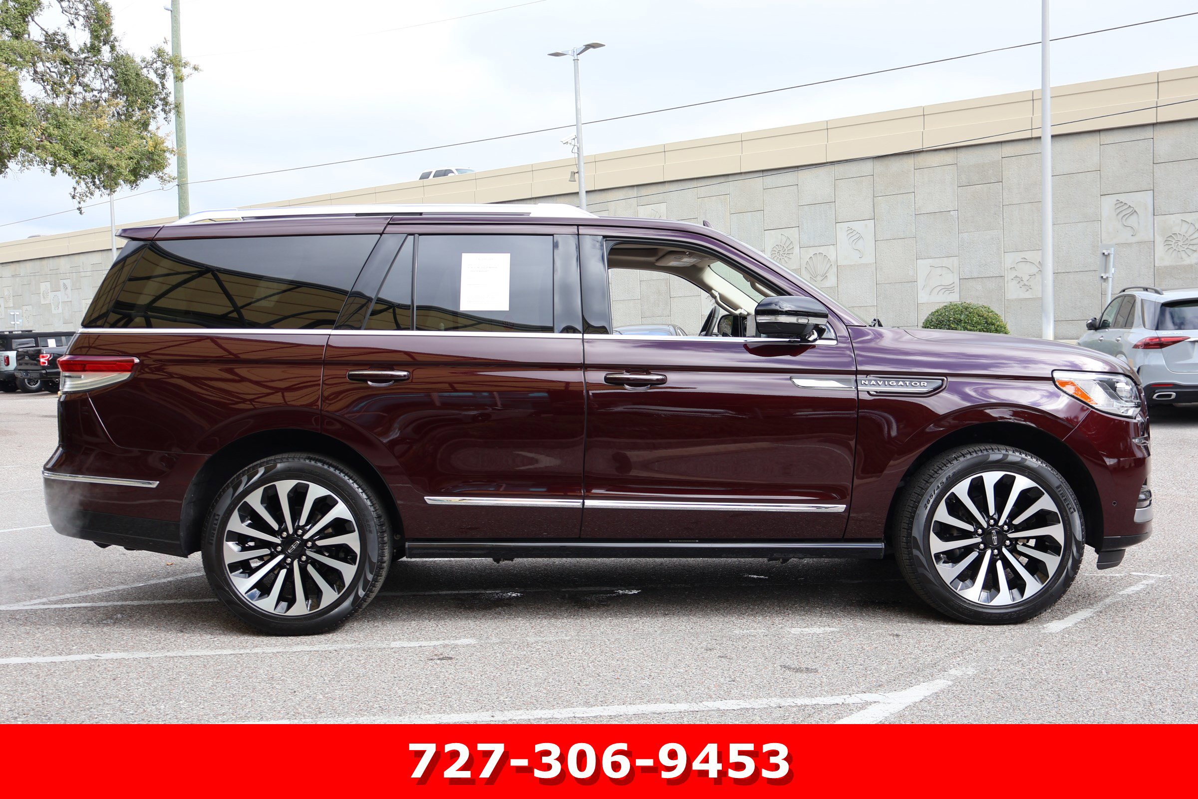 Used 2024 Lincoln Navigator Reserve image 10