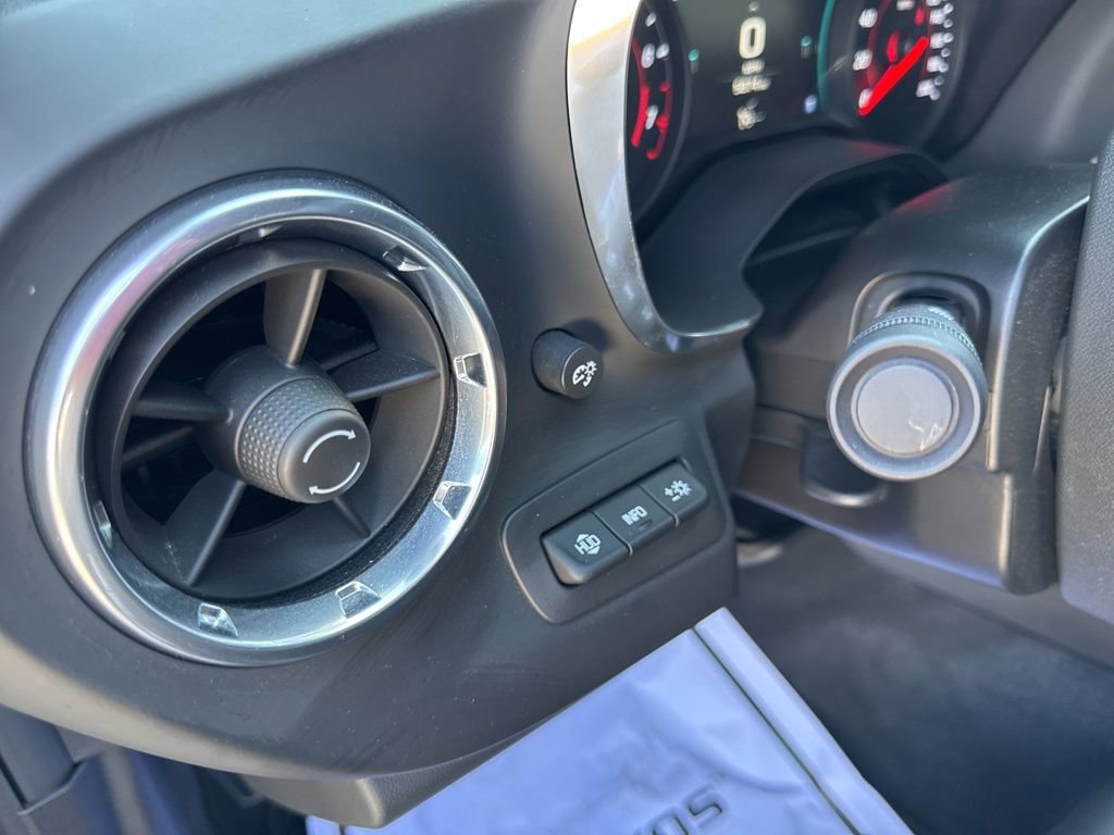 Used 2018 Chevrolet Camaro SS w/ LPO RS/SS Interior Package image 16