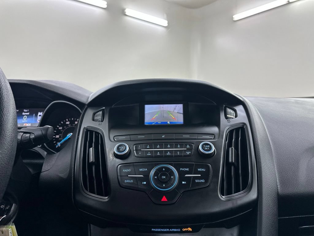 Used 2018 Ford Focus SE w/ SE Appearance Package FWD image 46