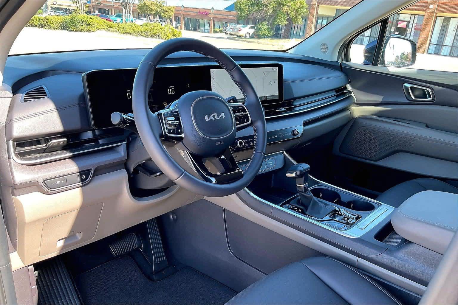 Certified 2026 Kia Carnival EX FWD image 2