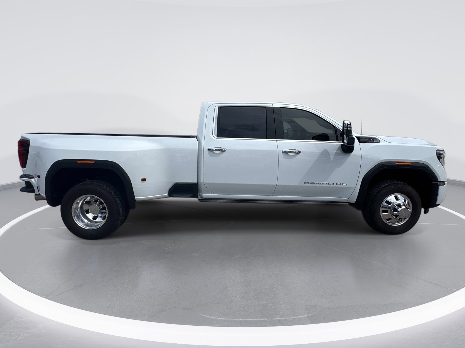 Used 2026 GMC Sierra 3500 Denali Ultimate AWD/4WD image 9