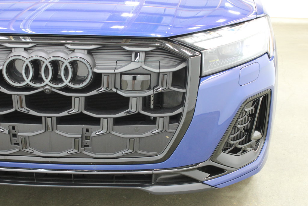 Used 2025 Audi SQ7 Prestige AWD/4WD image 8