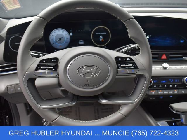 Used 2025 Hyundai Elantra SEL FWD image 17