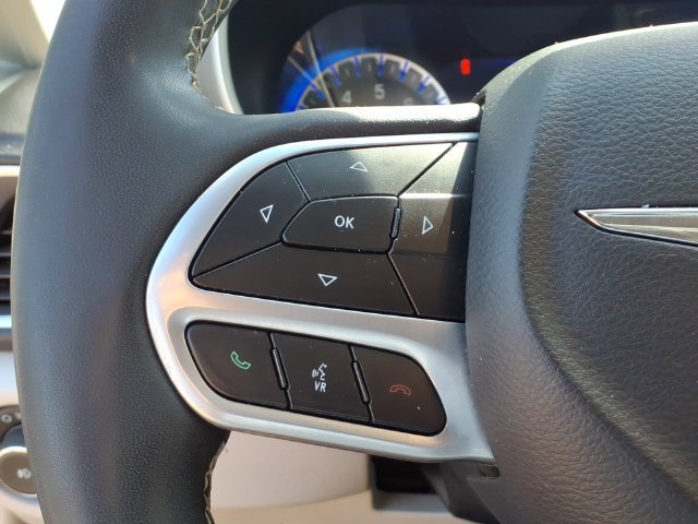 Used 2022 Chrysler Pacifica Touring-L FWD image 16