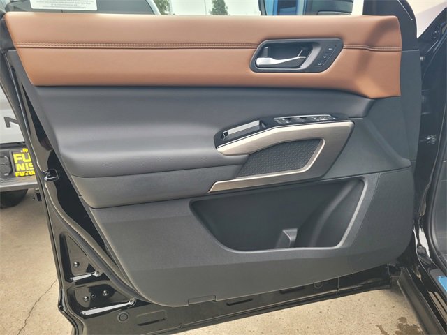 New 2025 Nissan Pathfinder Platinum image 7