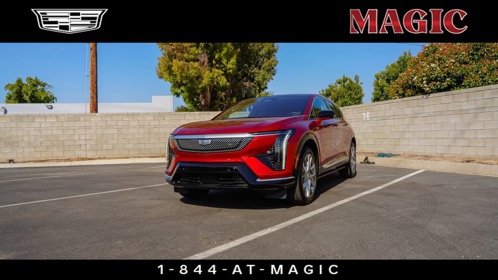 Used 2025 Cadillac Optiq Luxury 1