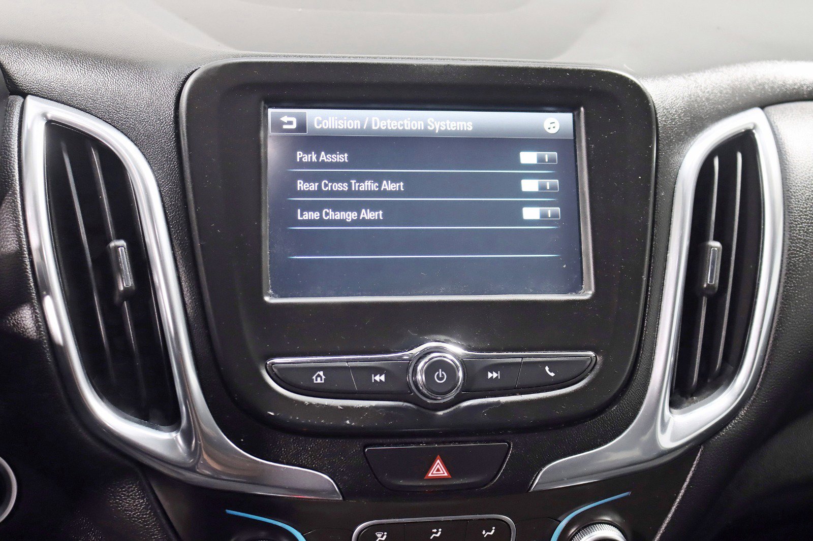 Used 2018 Chevrolet Equinox LT FWD image 21