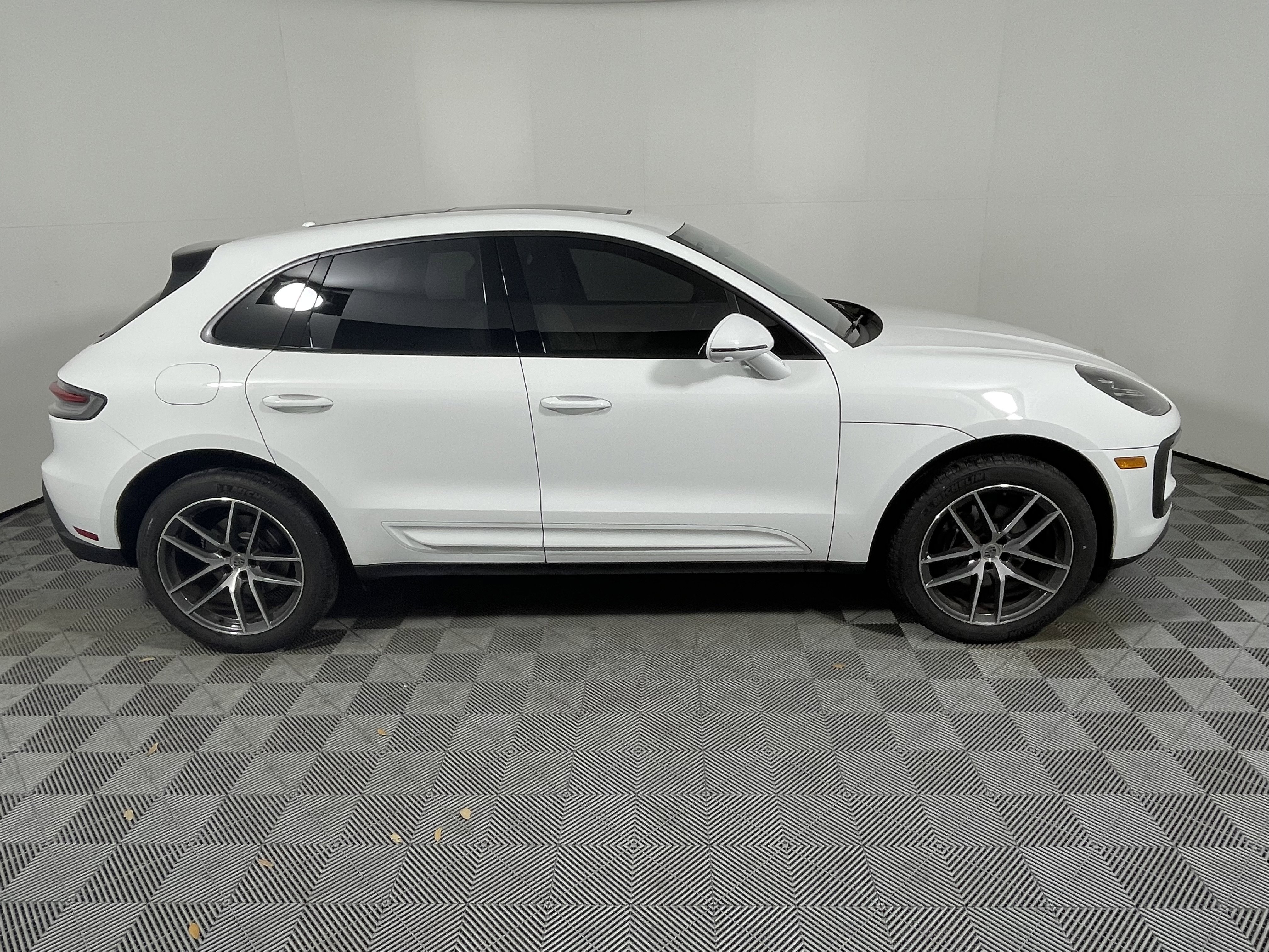 Certified 2023 Porsche Macan image 8