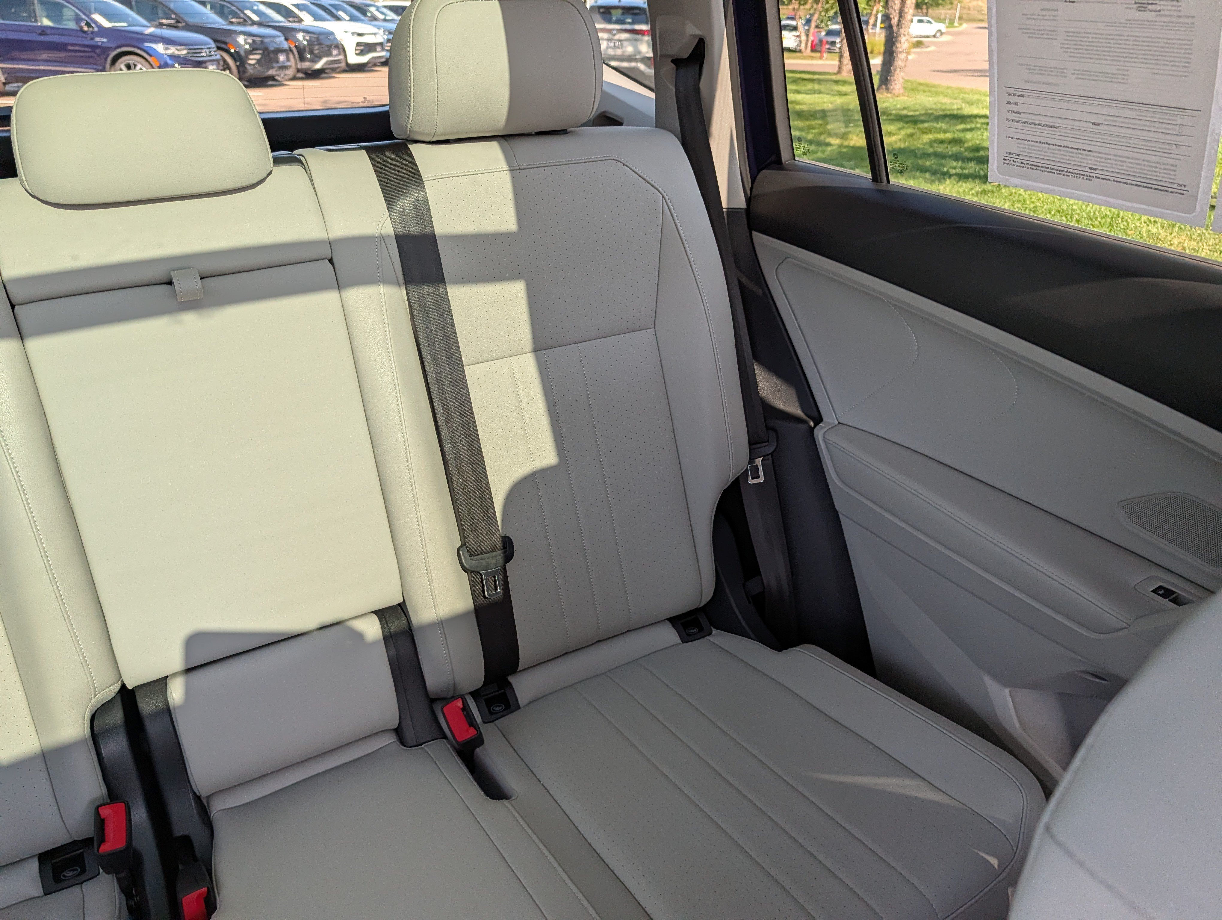 Used 2023 Volkswagen Tiguan SE w/ Panoramic Sunroof Package AWD/4WD image 14
